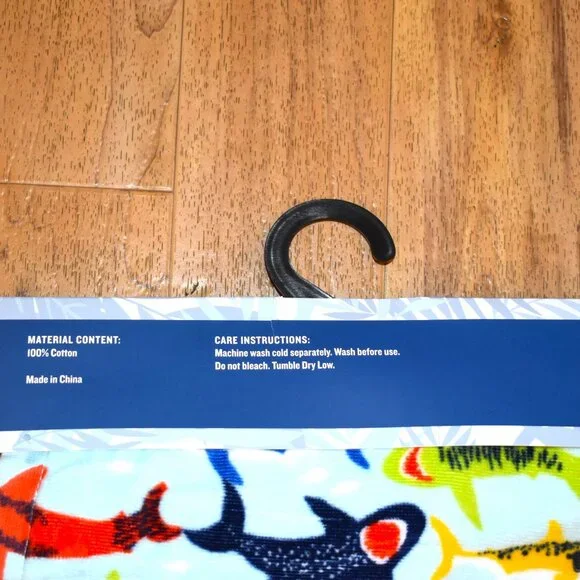 NWT Tommy Bahama Shark Print Kids Hooded Towel 24" x 48" Blue Red Yellow - Picture 3 of 5